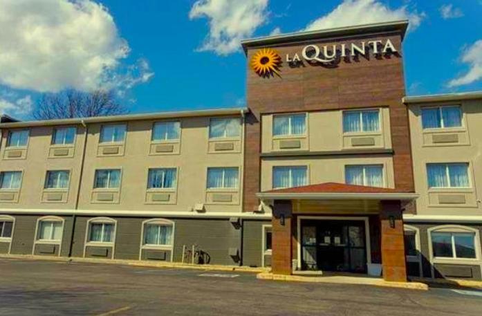 La Quinta Inn By Wyndham Indianapolis North At Pyramids Exterior photo